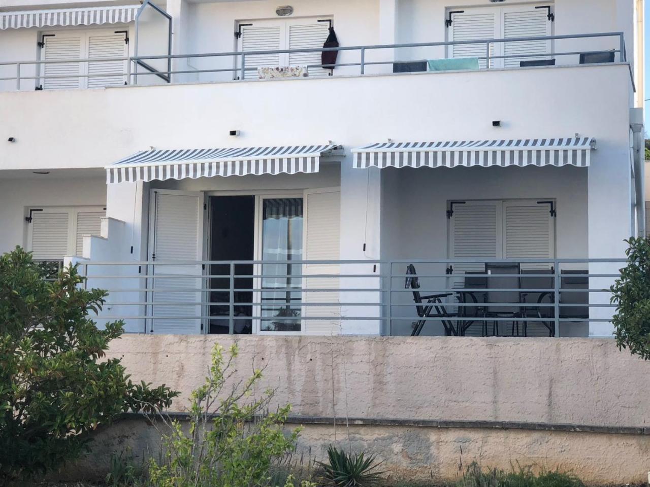 Apartman Ylli Nečujam Екстериор снимка