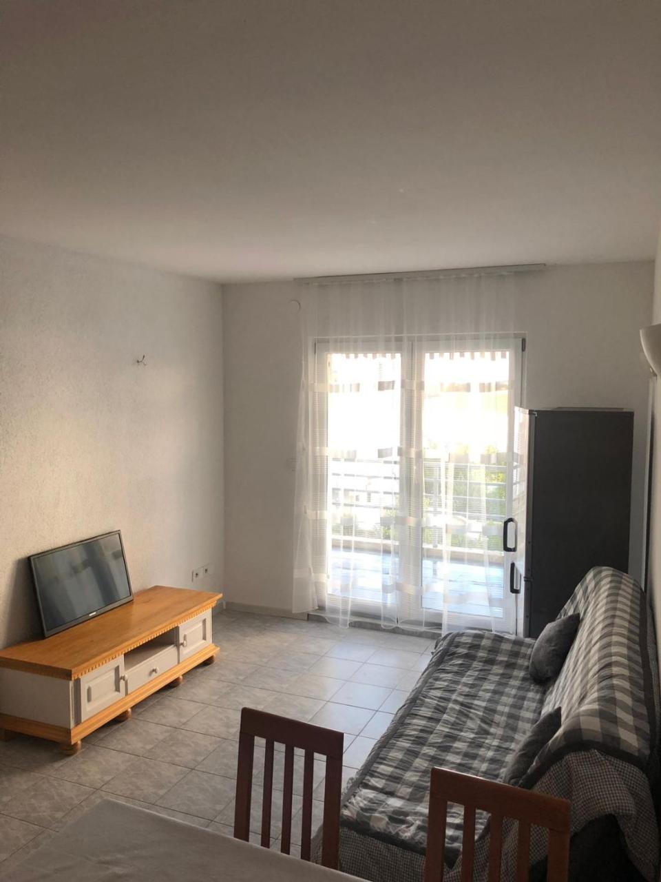 Apartman Ylli Nečujam Екстериор снимка