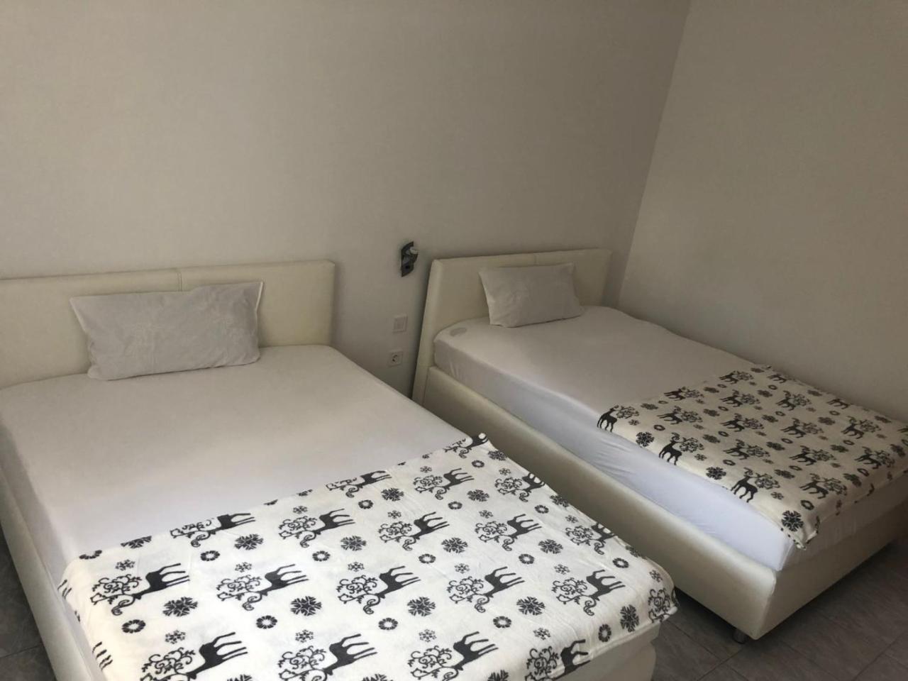 Apartman Ylli Nečujam Екстериор снимка