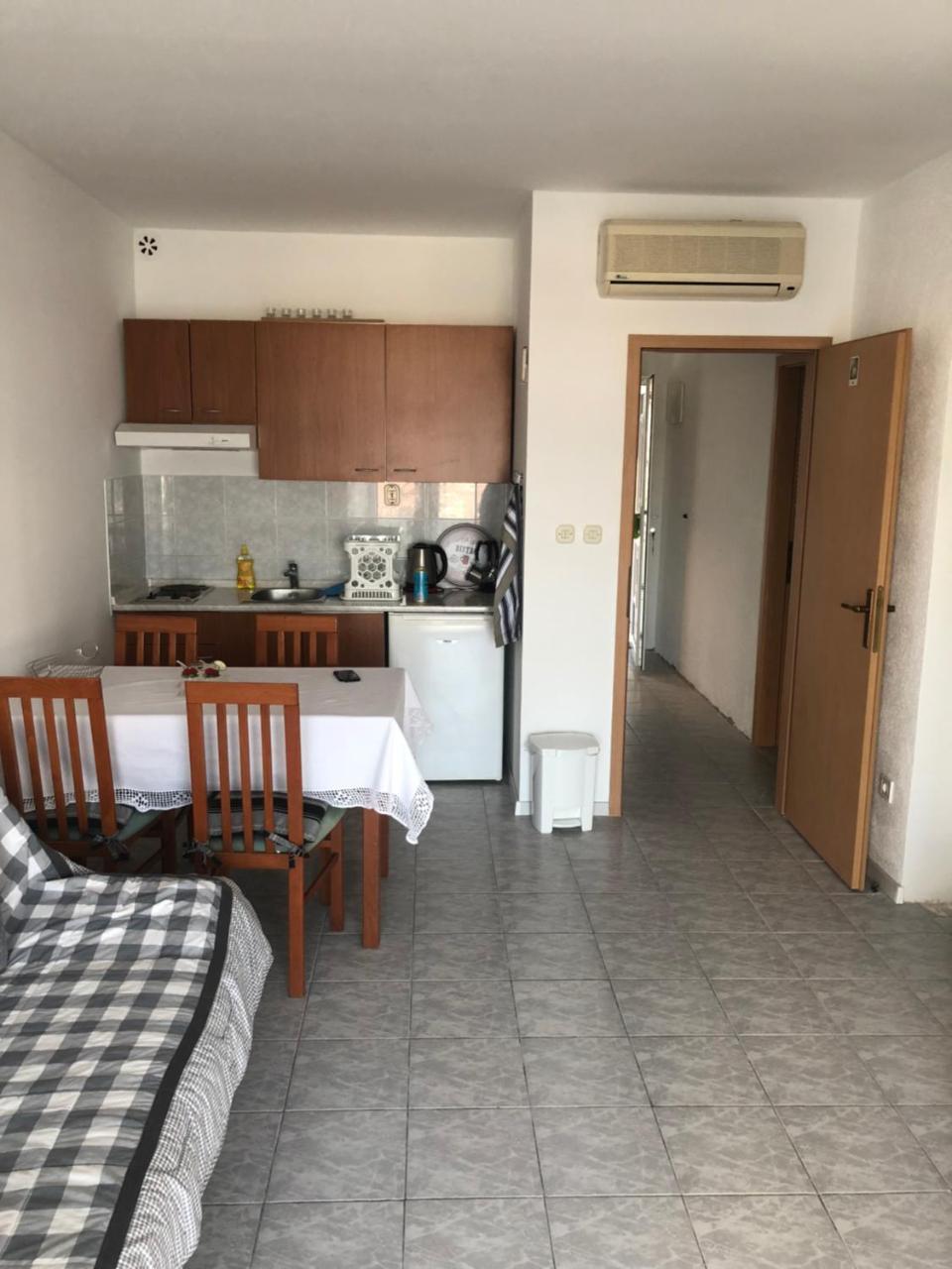 Apartman Ylli Nečujam Екстериор снимка