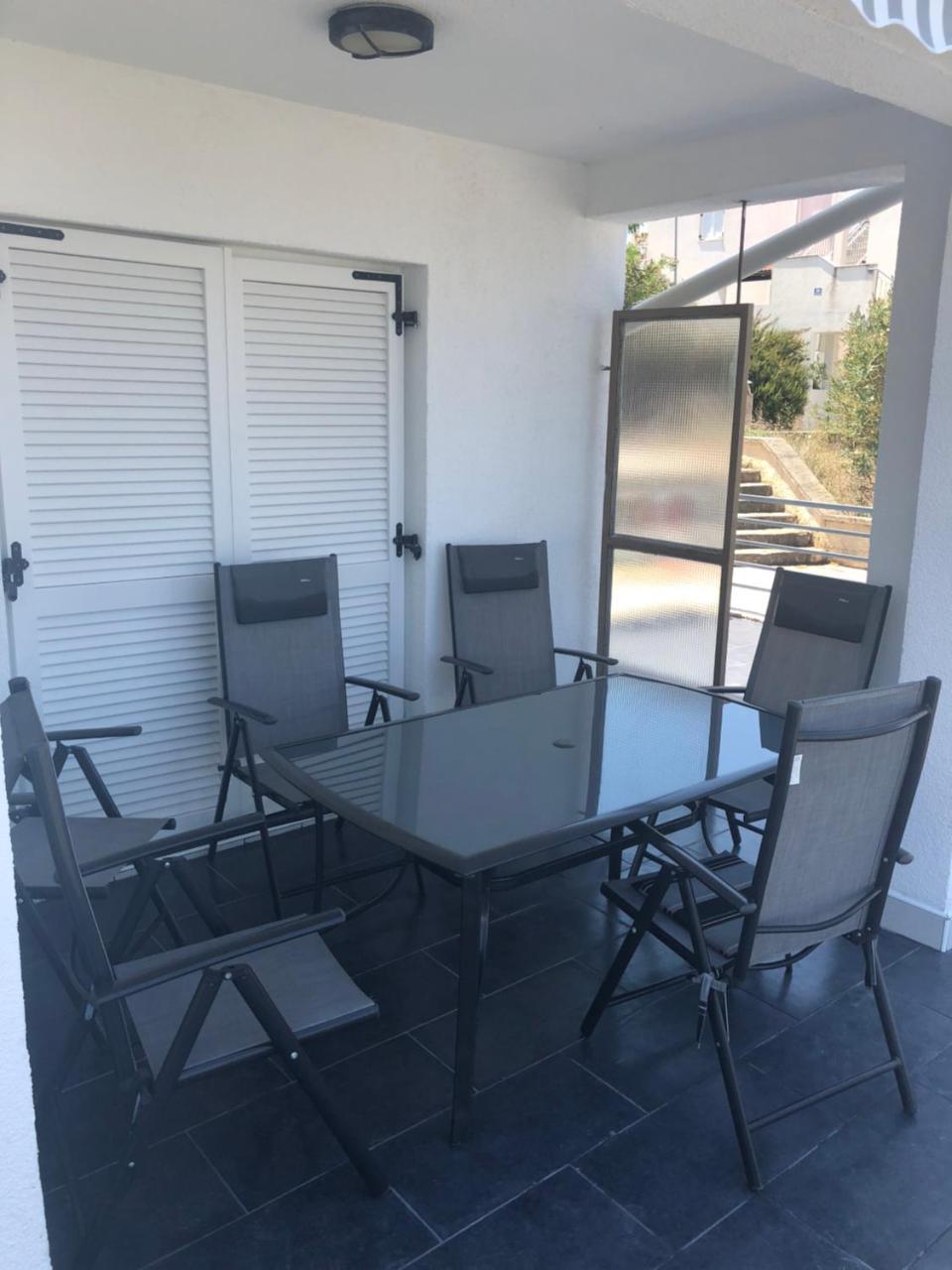 Apartman Ylli Nečujam Екстериор снимка